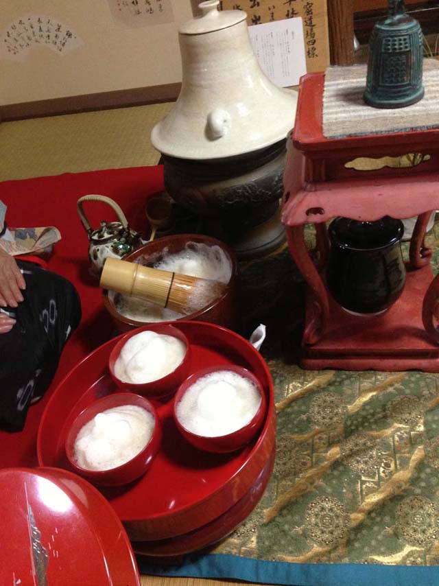 沖縄のお茶、ぶくぶく茶を点てるのに使う器などの道具